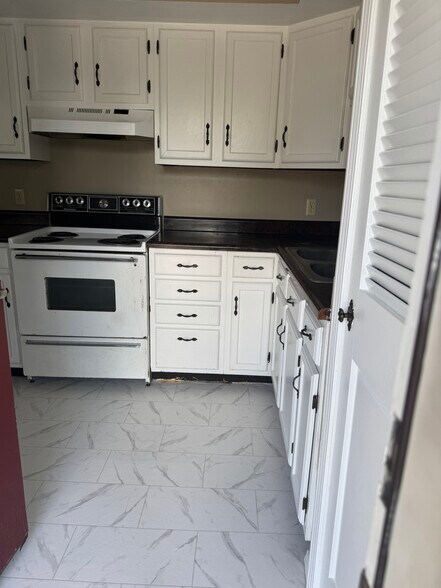 Primary Photo - 302 E Mefford St