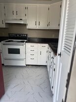 Building Photo - 302 E Mefford St