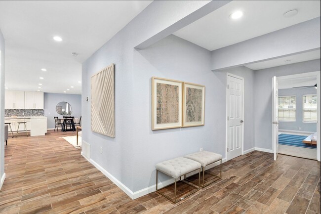 Building Photo - Beautifully, newly renovated 3 bedroom, 2 ...