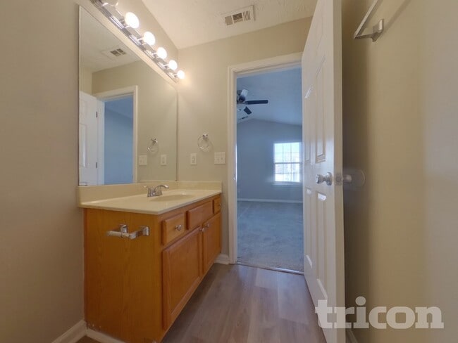 Building Photo - 225 Silver Fox Trail