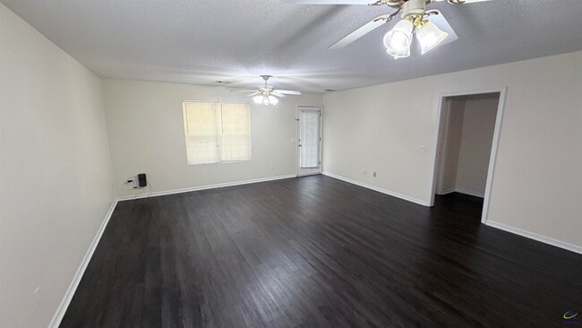 Building Photo - 107 Alice Dr