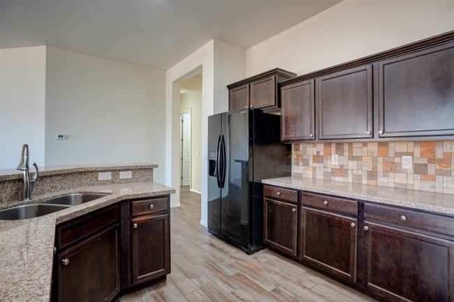 Building Photo - 3 bed 2 bath home in Quailwood!