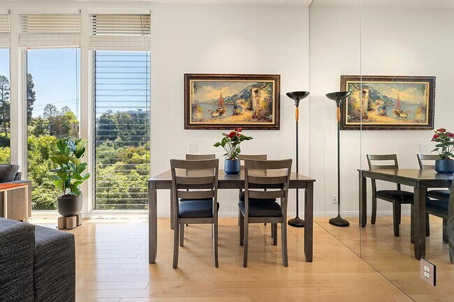 Building Photo - 7038 Pacific View Dr