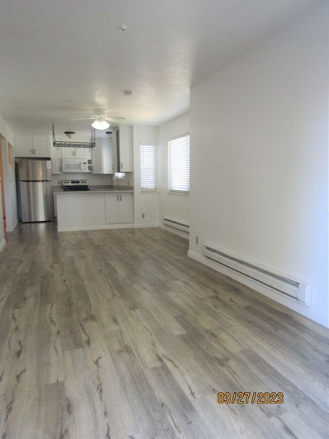 Building Photo - Beautiful updated 3 Bed, 2 Bath Condo in R...