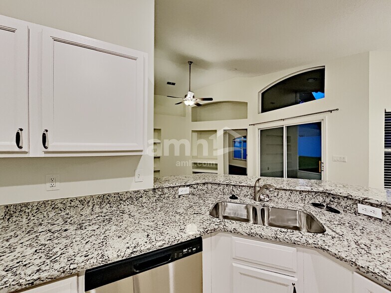 Building Photo - 15854 Bay Vista Dr