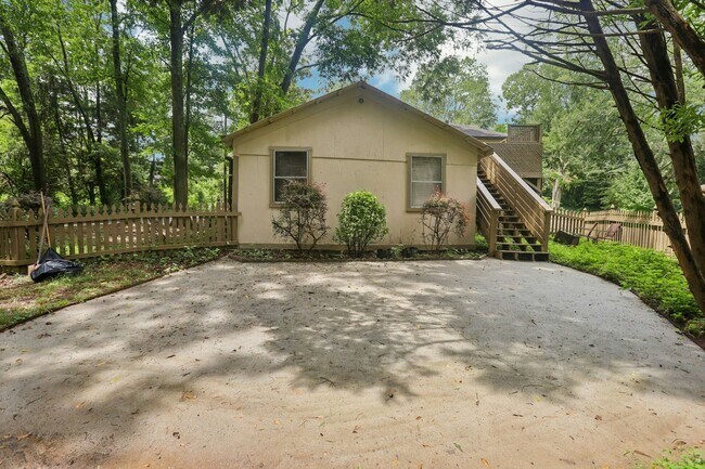 Building Photo - 1597 Frazier Rd