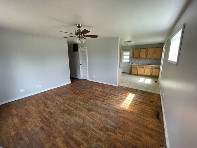 Building Photo - 3 Bedroom Home