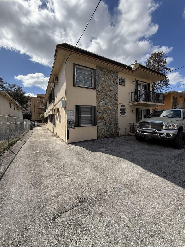 Building Photo - 926 NW 5th St