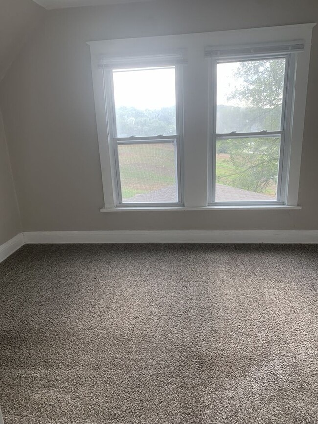 Building Photo - Single Family Home in KC