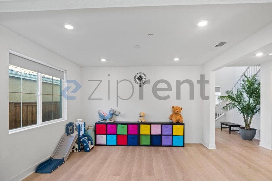 Building Photo - 6795 Paseo St