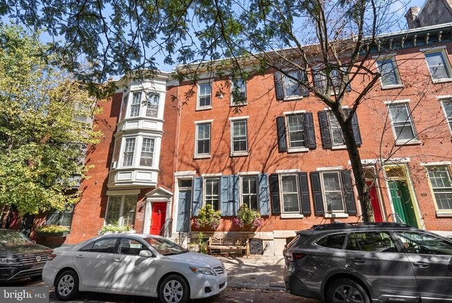 Building Photo - 2215 Pine St