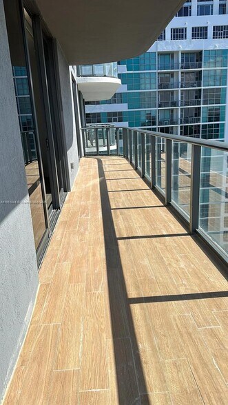 Primary Photo - 121 NE 34th St