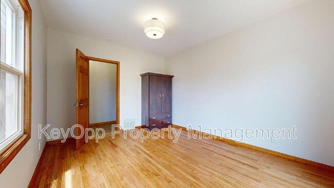 Building Photo - 806 34th Ave