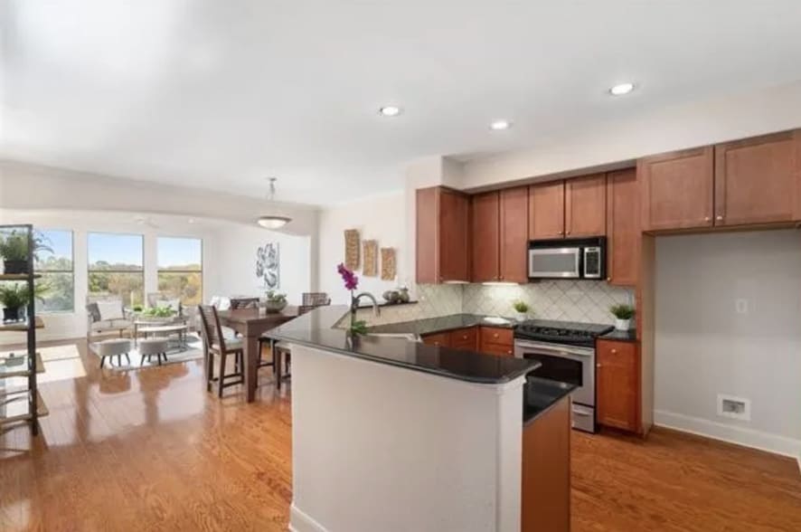 Building Photo - 500 Waters Edge Dr