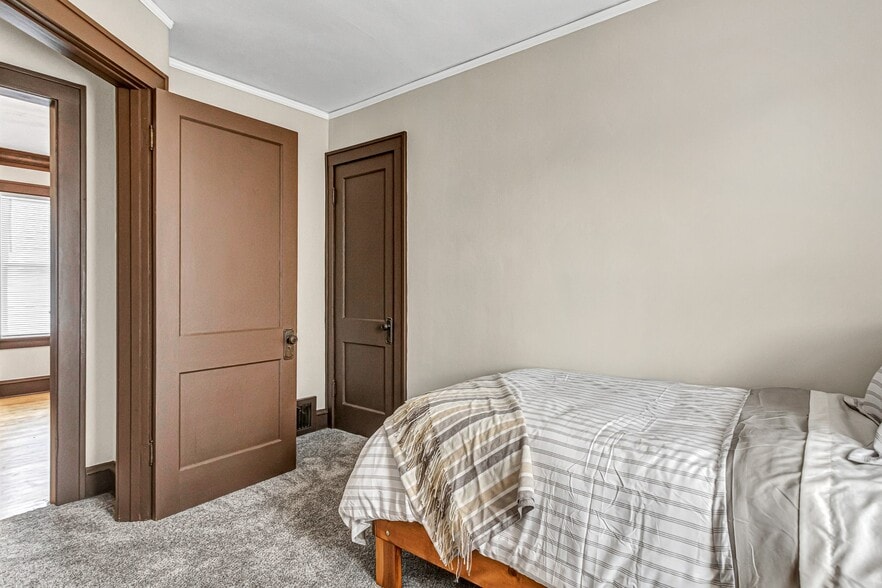 Building Photo - 817 Bell Ave