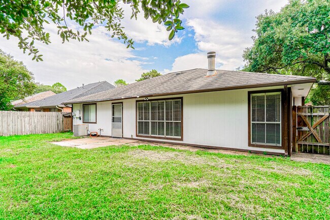 Building Photo - 22018 Kenlake Dr