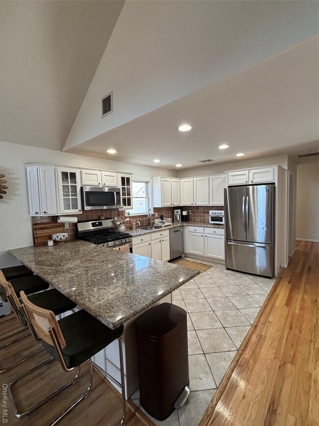 Building Photo - 227 W Pine St