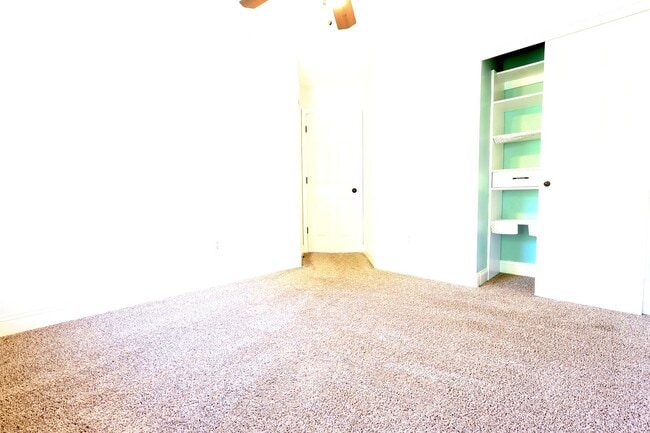 Building Photo - 5 Bed 3.5 Bath Chesterfield Charmer