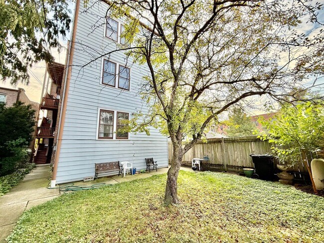 Building Photo - 1342 N Kedzie Ave
