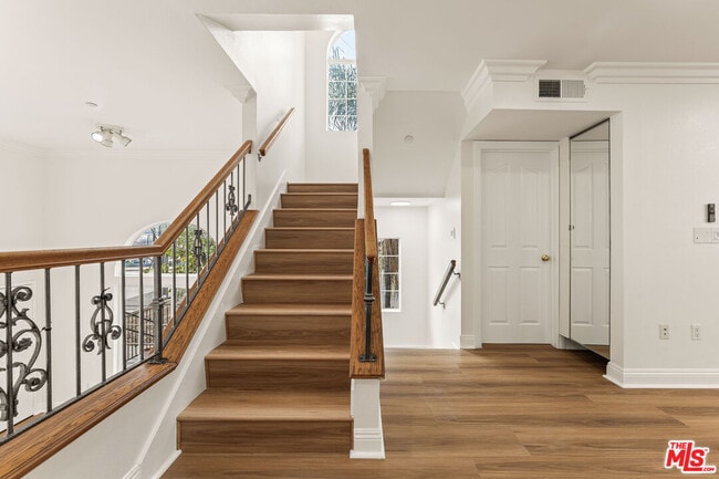 Building Photo - 11738 Valley View Ave