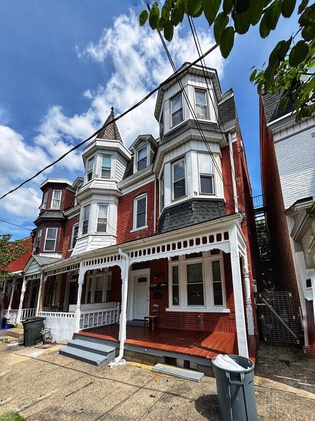 Primary Photo - 521 Cherokee St
