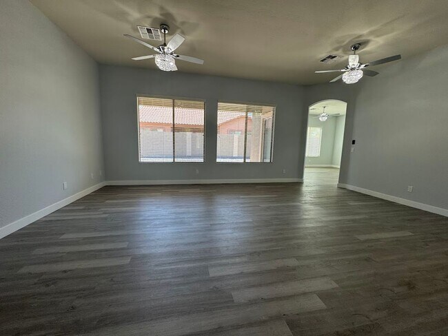Building Photo - BEAUTIFUL 4 BEDROOM 2 BATHROOM HOME IN PHO...