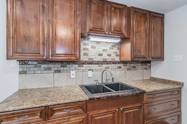 Building Photo - Beautiful home in a great location