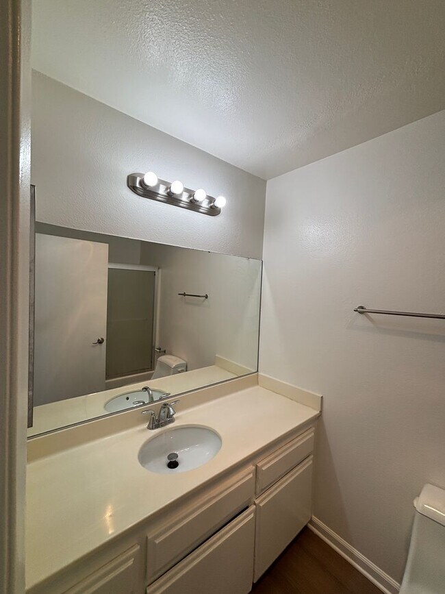 Building Photo - 627 Orange Grove Ave
