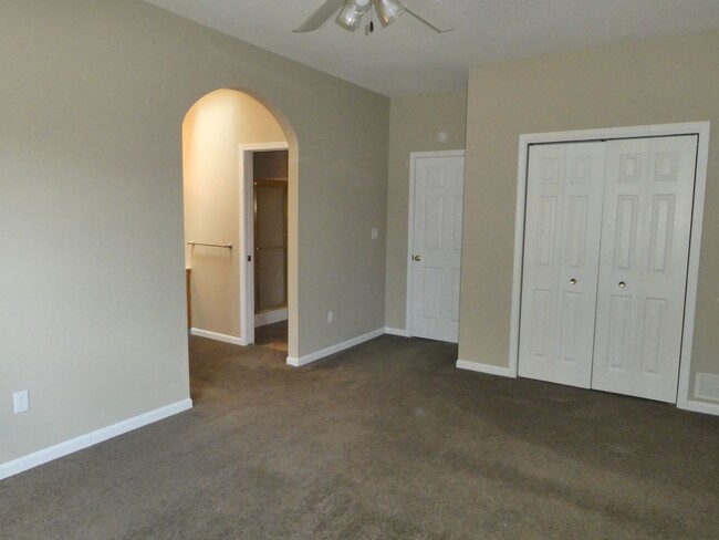 Building Photo - 3 bedroom, 2 bath house West Columbia off ...