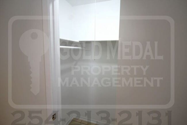 Building Photo - 2302 Hunt Dr