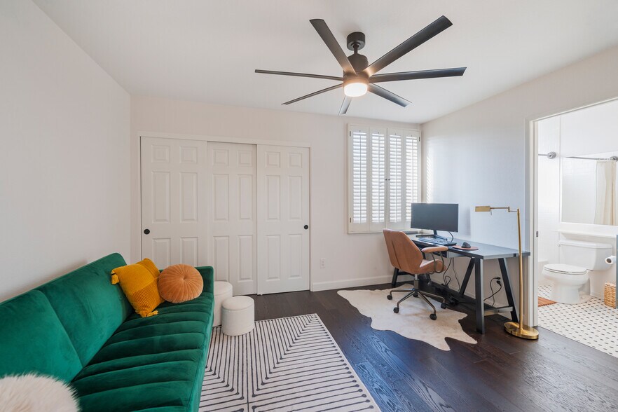 Building Photo - 5455 Sylmar Ave