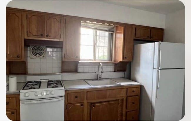 Building Photo - 23-30-30 42nd St