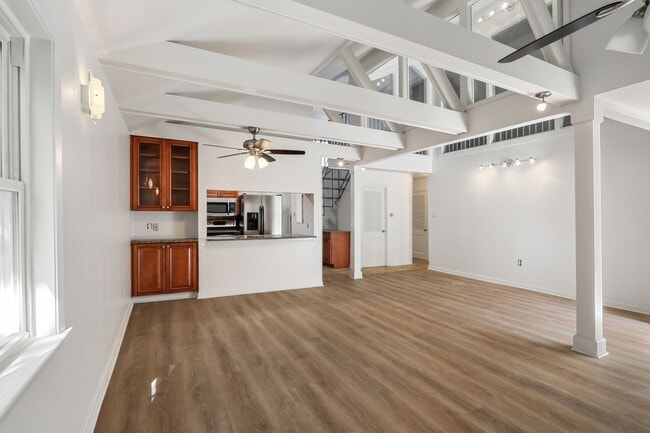 Primary Photo - Newly Renovated 3BD/2BA Penthouse, 1/2 Blo...