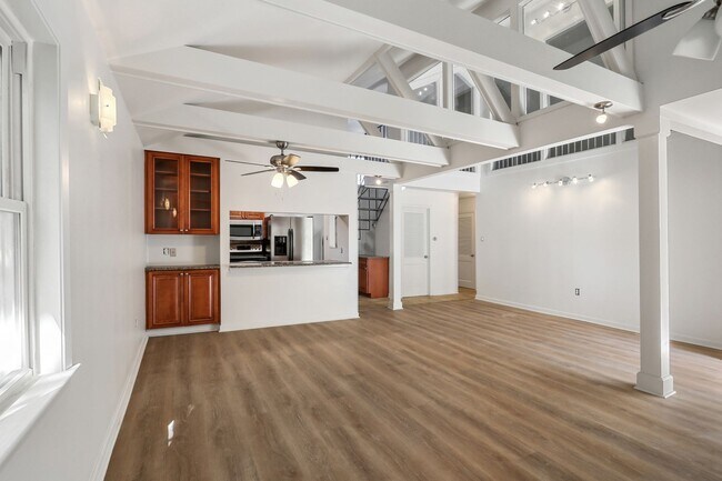 Primary Photo - Newly Renovated 3BD/2BA Penthouse, 1/2 Block Off St Charles Ave. Private Roof Deck!