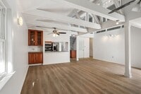 Building Photo - Newly Renovated 3BD/2BA Penthouse, 1/2 Blo...