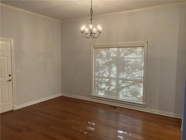 Building Photo - 420 E New Hope Rd