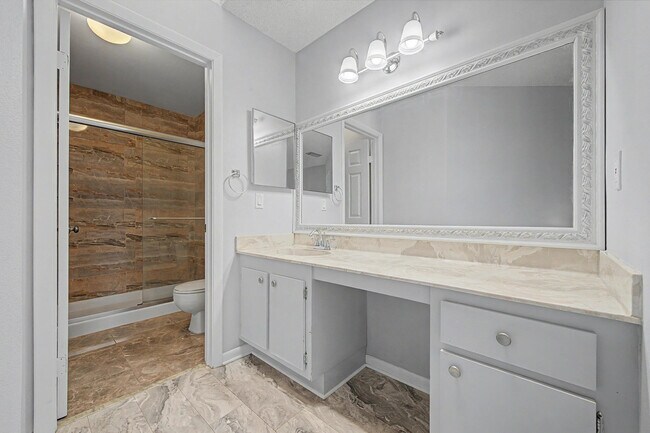 Building Photo - 3386 Lucerne Park Dr