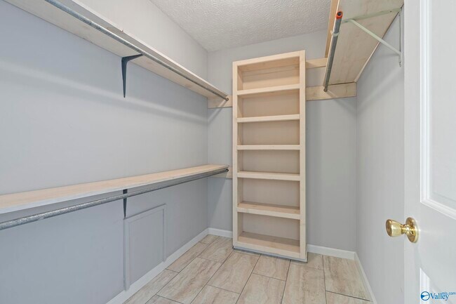 Building Photo - 15153 New Cut Rd