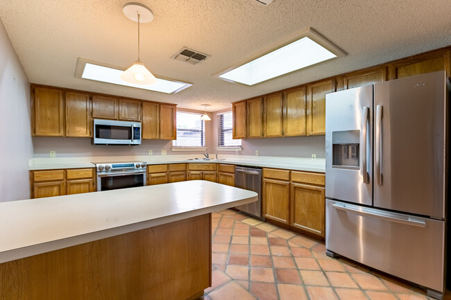 Building Photo - Two-story - 2 bedroom/ 2.5 bath townhome -...
