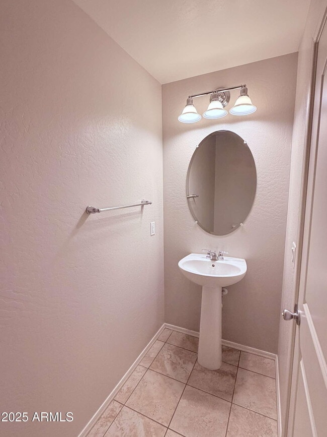 Building Photo - 5113 E Greenway St