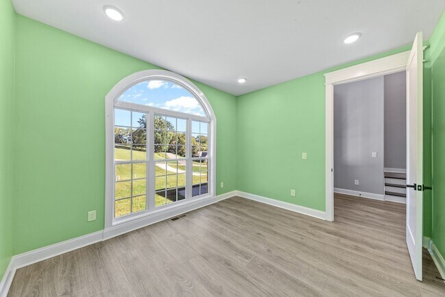 Building Photo - 601 Joyce Ave