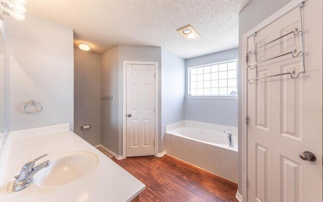 Building Photo - Lovely Home in Southwest Lubbock