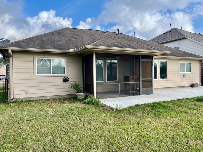 Building Photo - 9311 E Lakeside Dr