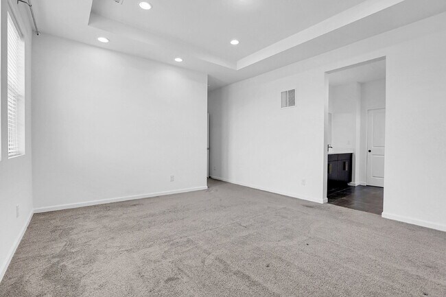 Building Photo - $3,325.00, 4 Beds, 2.5 Baths, Single Famil...