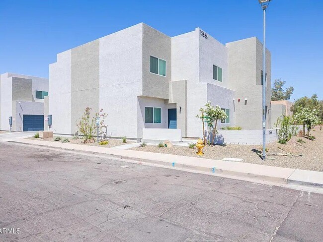 Building Photo - 15636 N 29th St