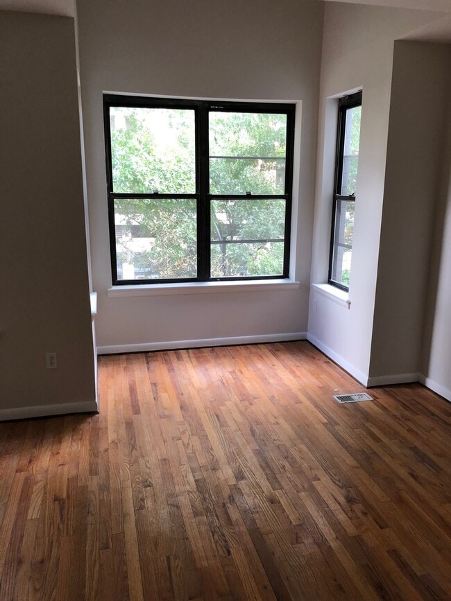 Building Photo - West End Giant