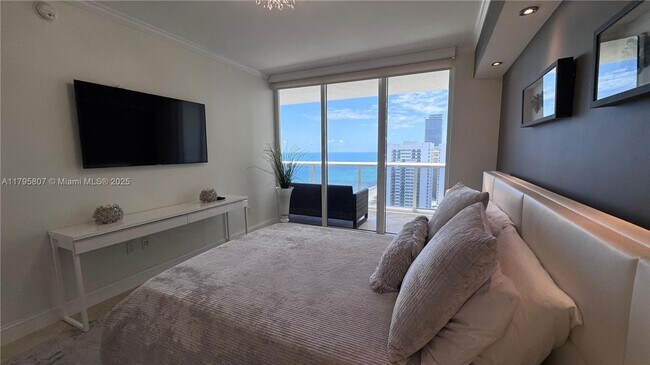 Building Photo - 1830 S Ocean Dr