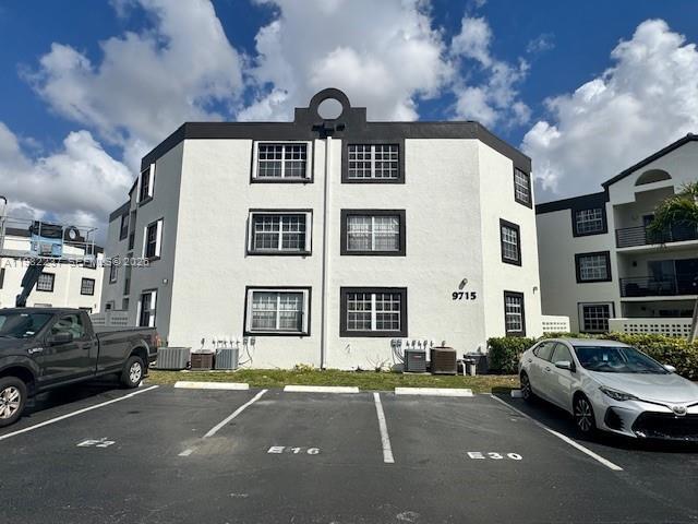 Building Photo - 9715 Fontainebleau Blvd