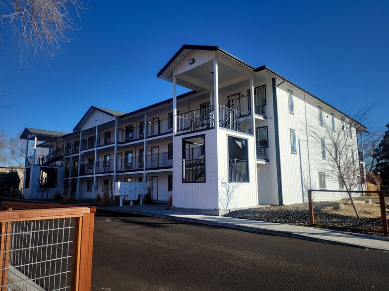 Interior Photo - 401 Linden St