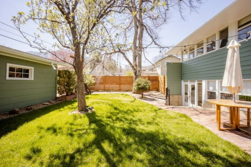 Building Photo - 2102 Mariposa Ave